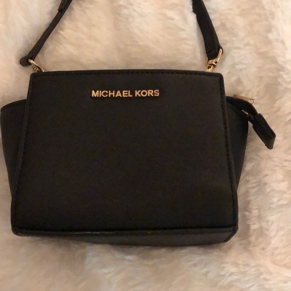 michael kors sling bag authentic
